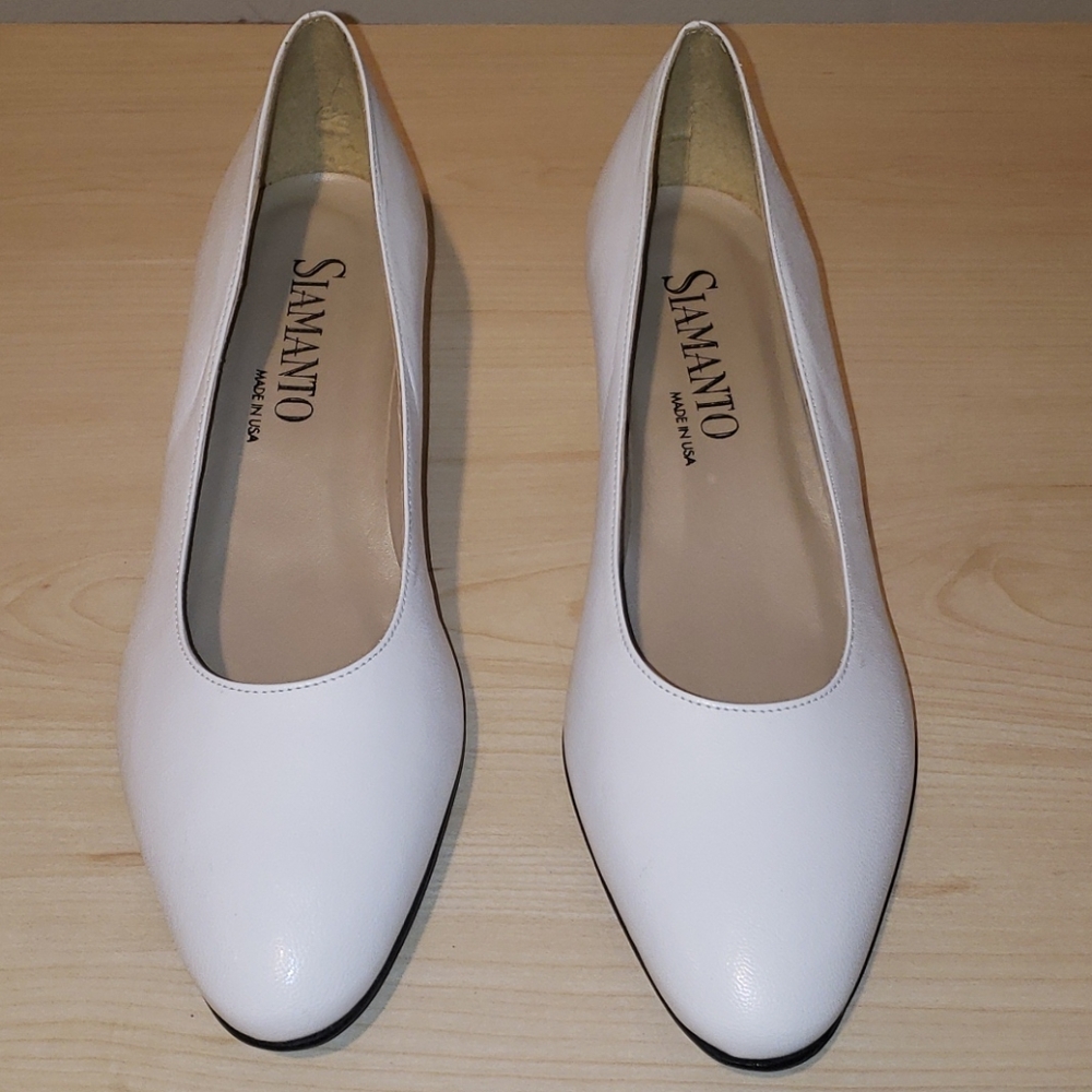 Siamanto Troy White Pump Size 7